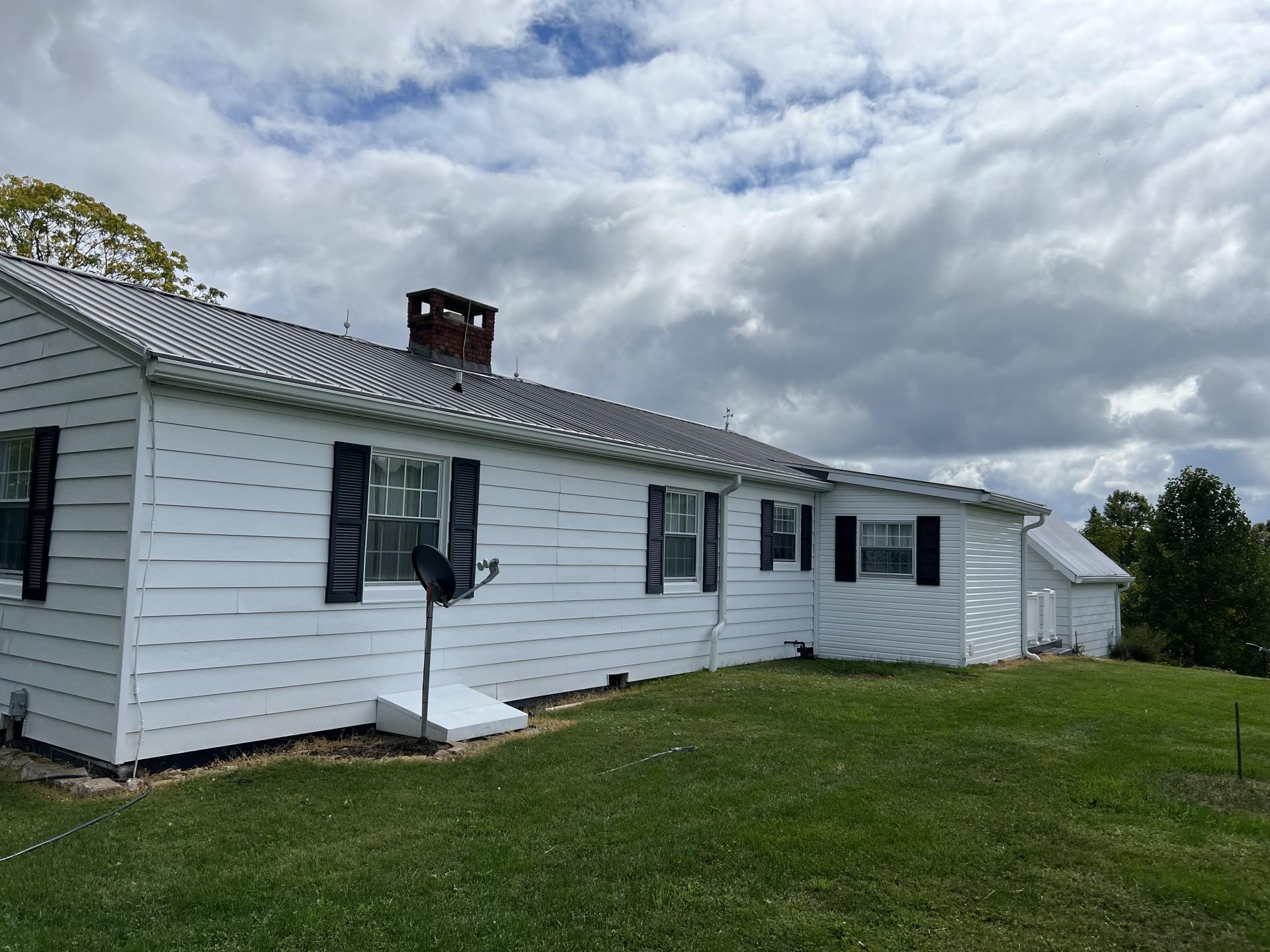 A Little House Wash in Kenna, WV